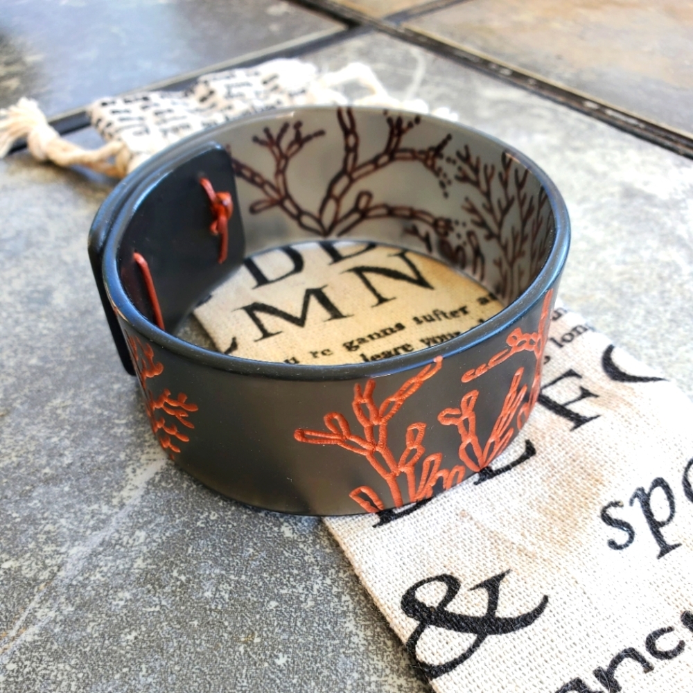💗  Hard vinyl bracelet